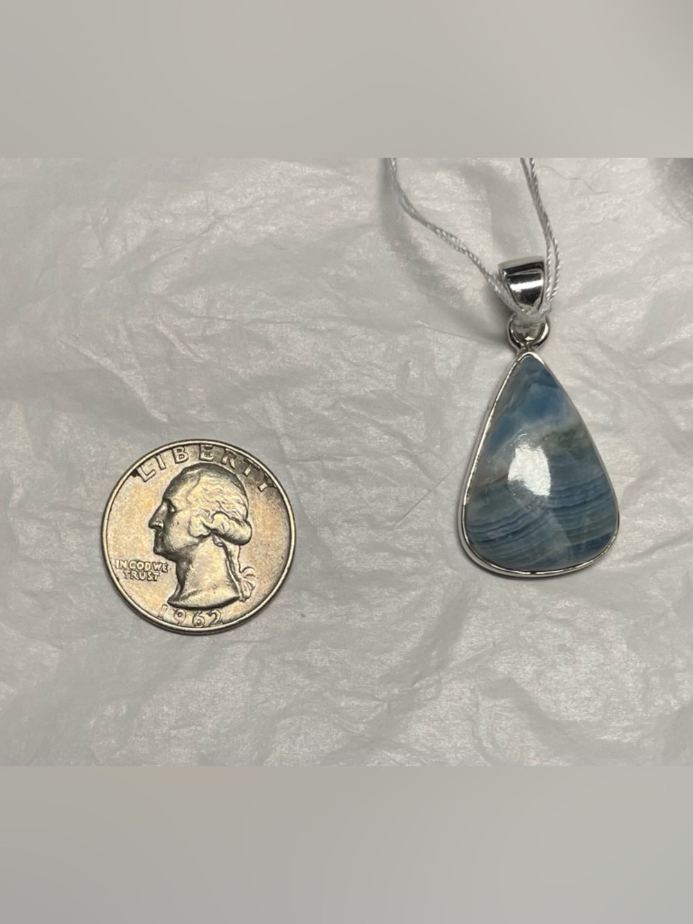 Scheelite pendant